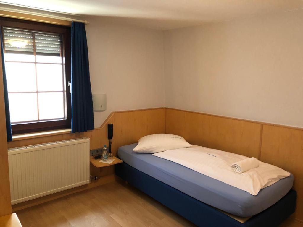 Gasthof Zum Hirsch Sachsenheim Eksteriør billede